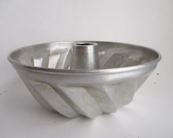 Vintage Bundt Pan Metal Baking Pan Swirl Design