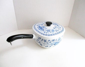 Vintage Enamel Pot Blue Onion Pattern Cast Iron Saucepan
