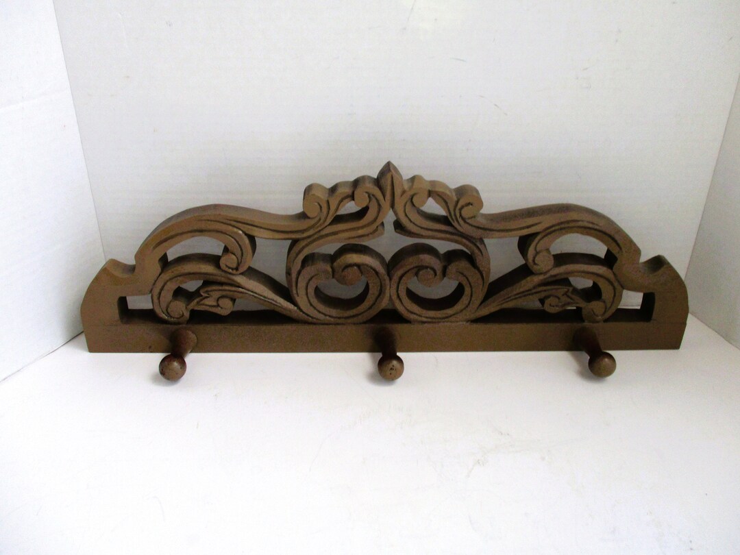 Vintage Peg Rack Ornately Carved Wood 3 Peg Coat Mug Necklace Rack Wall