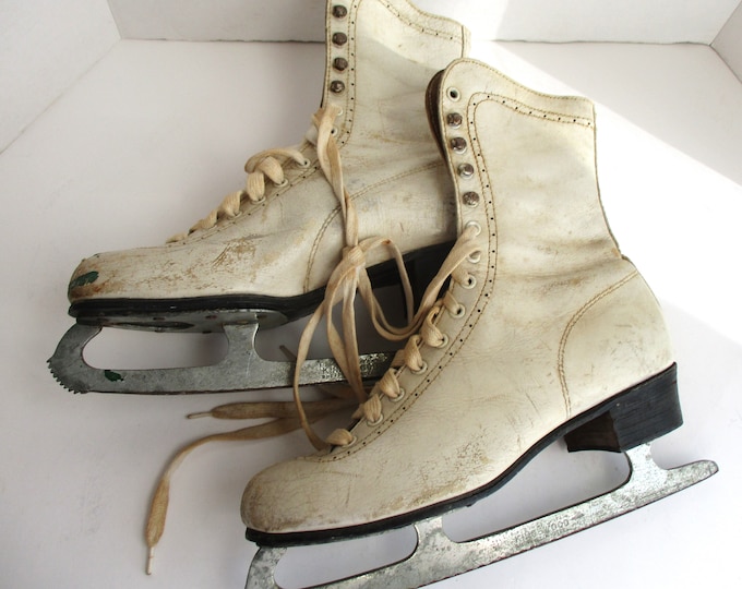 Vintage Ice Skates Kingswood White Ladies Distressed Leather Figure Skates Size 8 Winter Decor