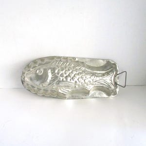 Vintage Kreamer Fish Mold Tin