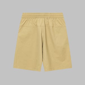 Pode incluir: Cal&ccedil;&otilde;es cor c&aacute;qui com c&oacute;s el&aacute;stico. Os cal&ccedil;&otilde;es t&ecirc;m um ajuste descontra&iacute;do e um design simples, adequados para uso casual. O tecido parece leve e ligeiramente texturizado.