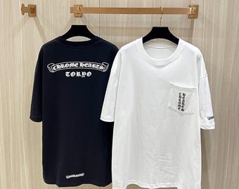 T-shirt Chrome Hearts Tokyo Exclusive con taschino a ferro di cavallo / Edizione limitata in bianco e nero