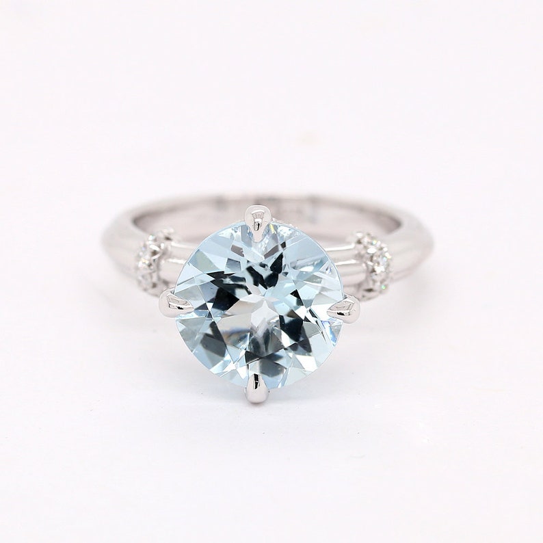 Anillo de compromiso de aguamarina de halo oculto de 10 mm, anillo de propuesta de diamantes de pavimento, anillo de piedra de color de estilo contemporáneo, anillo único imagen 3