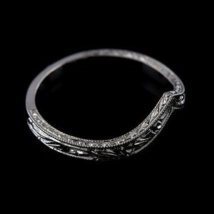 Chevron V Pointed Engraved Wedding Band, Vintage Style Wedding Ring, Curved Milgrain Wedding Ring, Women's Gold Platinum image 3