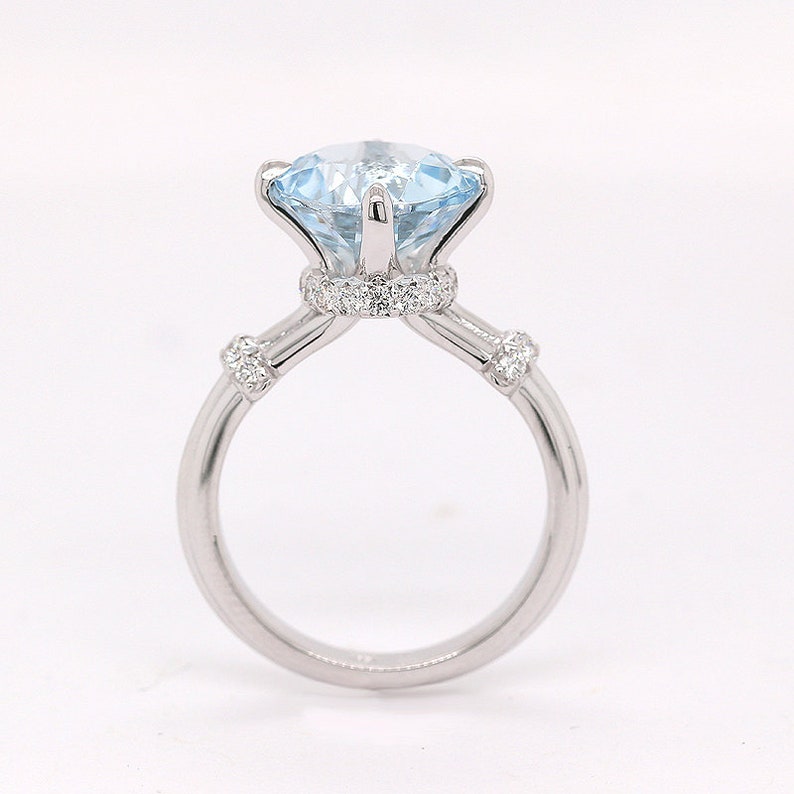 Anillo de compromiso de aguamarina de halo oculto de 10 mm, anillo de propuesta de diamantes de pavimento, anillo de piedra de color de estilo contemporáneo, anillo único imagen 2