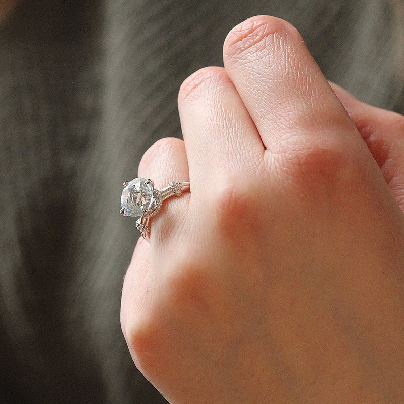 Anillo de compromiso de aguamarina de halo oculto de 10 mm, anillo de propuesta de diamantes de pavimento, anillo de piedra de color de estilo contemporáneo, anillo único imagen 5