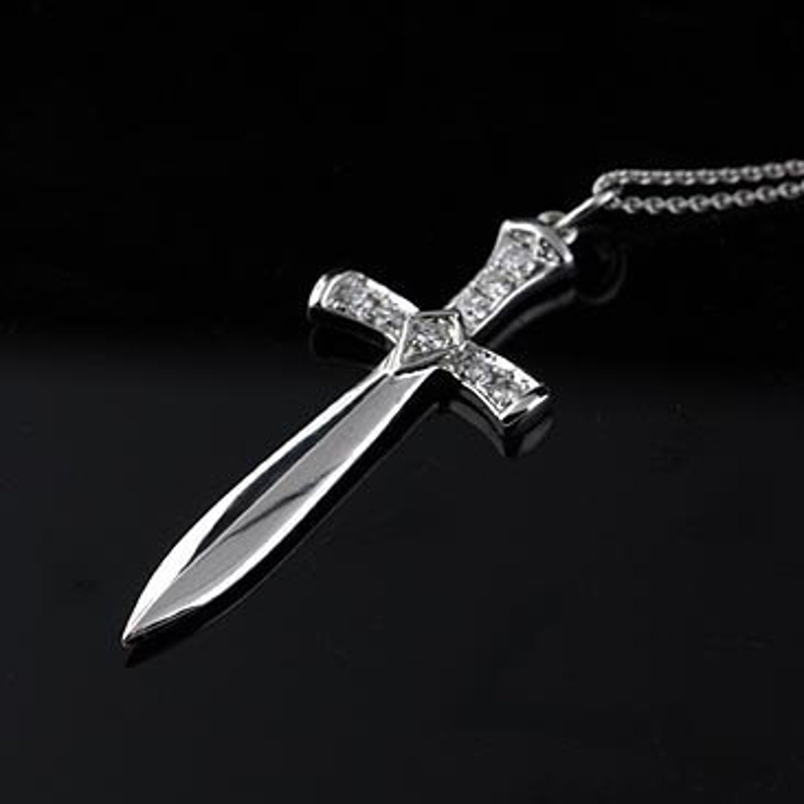 Крест за военные заслуги. Крест с мечами. Рыцарский железный крест с дубовыми листьями мечами и бриллиантами. Мужская подвеска иисус. Рыцарский крест вермахта.