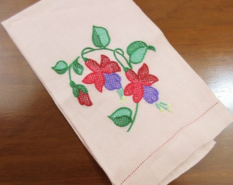 Vintage Guest Towel -  Huck Weave in Peach Color Floral - Fuchsia Flowers