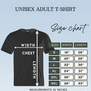 Puede incluir: Camiseta negra unisex para adulto con una tabla de tallas. La tabla muestra medidas en pulgadas para ancho y largo, desde la talla S hasta la 3XL. El texto "UNISEX ADULT T-SHIRT" est&aacute; en la parte superior.