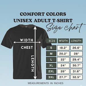 Może przedstawiać: Czarny, unisexowy t-shirt dla dorosłych Comfort Colors z tabelą rozmiar&oacute;w. Tabela pokazuje wymiary w calach dla szerokości i długości, od rozmiaru S do 3XL. Tekst "Size chart" jest napisany kursywą.