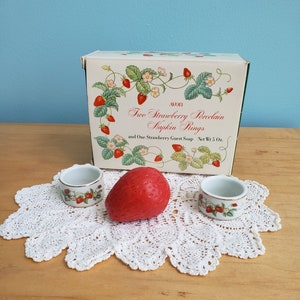 2 Sets of Avon 1978 Vintage Strawberry Porcelain Napkin Rings and Guest Soap, New in Box image 2