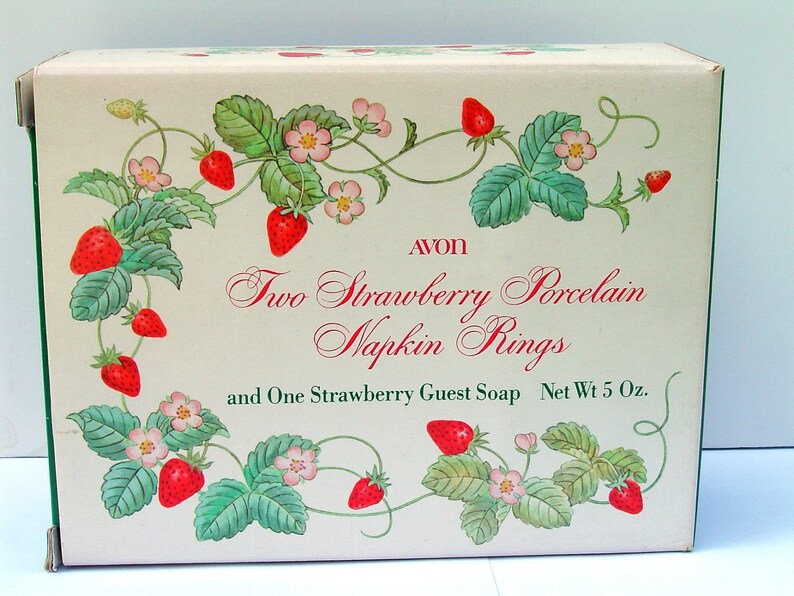 2 Sets of Avon 1978 Vintage Strawberry Porcelain Napkin Rings and Guest Soap, New in Box image 4