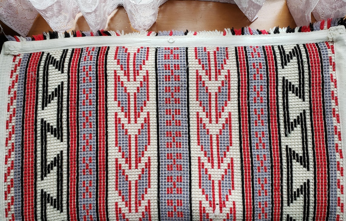 Handmade Native American Design Latch Hook Rug Wall Hanging With Rug