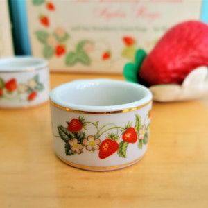 2 Sets of Avon 1978 Vintage Strawberry Porcelain Napkin Rings and Guest Soap, New in Box image 8