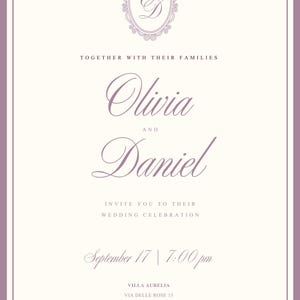 Puede incluir: Una tarjeta de invitaci&oacute;n de boda con fondo crema y borde morado. Presenta un monograma morado de las letras OD dentro de un marco ovalado. El texto dice: Together with their families, Olivia and Daniel invite you to their wedding celebration, September 17, 7:00 pm, Villa Aurelia, Via Delle Rose 15, Florence, Italy.