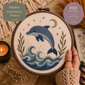 Delfinbroderimönster PDF, Havsbroderidesign, Handbroderimönster, Kustväggkonst, Nybörjarbroderiprojekt, DIY-present