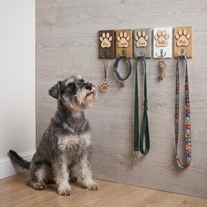 Gancho de madeira personalizado para coleira de animais de estimação | Suporte personalizado para coleira de cachorro | Gancho de parede com pata gravada | Organizador de madeira para animais de estimação | Presente para amantes de cães e gatos