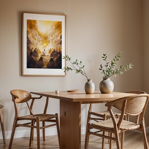 Peut inclure: Une impression d'art encadr&eacute;e repr&eacute;sentant un groupe de personnages rassembl&eacute;s devant une lumi&egrave;re c&eacute;leste dor&eacute;e et brillante avec des &ecirc;tres ail&eacute;s au-dessus. L'&oelig;uvre est expos&eacute;e dans une pi&egrave;ce avec une table en bois, quatre chaises et deux vases.