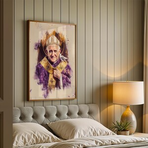 Peut inclure: Une impression d'art mural verticale encadr&eacute;e repr&eacute;sentant un portrait &agrave; l'aquarelle du pape Beno&icirc;t XVI portant une mitre blanche et des v&ecirc;tements liturgiques violets avec des broderies dor&eacute;es, accompagn&eacute; d'une colombe blanche sur l'&eacute;paule.