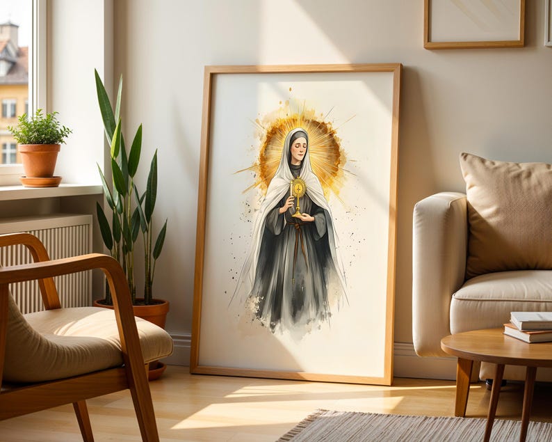 Pode incluir: Uma impress&atilde;o emoldurada em estilo aguarela representando uma figura com h&aacute;bito escuro e v&eacute;u branco segurando um ostens&oacute;rio dourado. A figura est&aacute; centrada contra um halo amarelo circular radiante com pinceladas leves e salpicos.