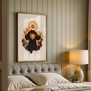 Peut inclure: Une impression d'art murale encadr&eacute;e repr&eacute;sentant un personnage central en robe noire avec un c&oelig;ur brillant et une aur&eacute;ole dor&eacute;e, entour&eacute; de plusieurs petits enfants joyeux. L'illustration utilise des tons orange et jaune sur fond blanc.