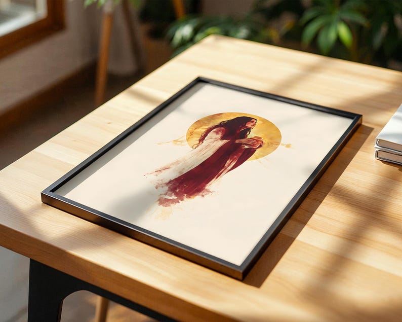Puede incluir: Una l&aacute;mina de arte enmarcada que presenta la ilustraci&oacute;n central de una persona con cabello largo y oscuro que viste una prenda fluida de color blanco y rojo intenso. La figura se sit&uacute;a sobre un gran elemento circular amarillo dorado.