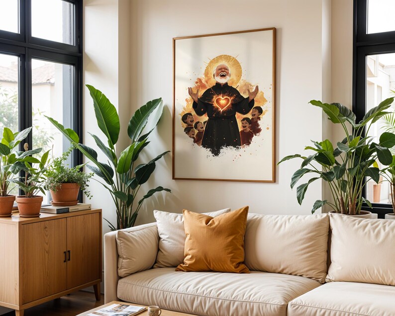 Peut inclure: Une impression d'art encadr&eacute;e repr&eacute;sentant un personnage central en robe noire avec un c&oelig;ur brillant, entour&eacute; d'un halo dor&eacute; et de plusieurs enfants. L'illustration utilise des accents aquarelle orange et jaune sur fond cr&egrave;me.