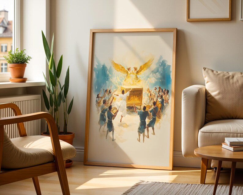 Puede incluir: Una impresi&oacute;n art&iacute;stica enmarcada que presenta una ilustraci&oacute;n estilo acuarela de un grupo de figuras con t&uacute;nicas azules rodeando un cofre dorado central. Sobre el cofre, dos seres alados dorados aparecen contra un cielo brillante y luminoso.