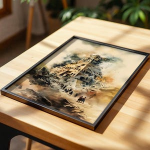 Op de afbeelding: Een ingelijste rechthoekige print met een aquarelillustratie van een torenhoog, meerlagig antiek bouwwerk met verweerde steentexturen, donkere rook en kleine figuren die over een pad lopen in een woestijnlandschap met gedempte aardetinten.