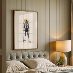 Peut inclure: Une impression d'art murale encadr&eacute;e repr&eacute;sentant une illustration de style aquarelle d'un chevalier en armure compl&egrave;te tenant une &eacute;p&eacute;e. La silhouette est repr&eacute;sent&eacute;e avec des lignes sombres d&eacute;taill&eacute;es et des &eacute;claboussures de peinture jaune.