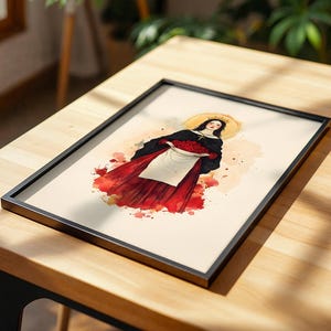 K&ouml;nnte beinhalten: Ein gerahmter Kunstdruck mit einer Aquarellillustration einer Figur mit goldenem Heiligenschein, die einen schwarzen Umhang und einen roten Rock tr&auml;gt und eine wei&szlig;e Sch&uuml;rze voller roter Rosen h&auml;lt, vor einem cremefarbenen Hintergrund mit Farbspritzern.