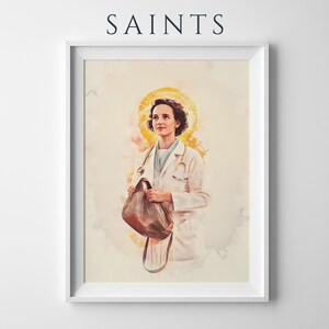 Puede incluir: Una impresi&oacute;n enmarcada titulada SAINTS que presenta una ilustraci&oacute;n estilo acuarela de una persona con bata m&eacute;dica blanca y estetoscopio, sosteniendo un bolso marr&oacute;n. Un halo circular amarillo se sit&uacute;a detr&aacute;s de la cabeza sobre fondo claro.