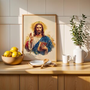 Peut inclure: Une impression d'art mural encadr&eacute;e repr&eacute;sentant une illustration &agrave; l'aquarelle d'une figure aux longs cheveux bruns et &agrave; la barbe, v&ecirc;tue d'une robe blanche et d'une cape bleue, tenant un livre avec une main lev&eacute;e, sur un fond clair.