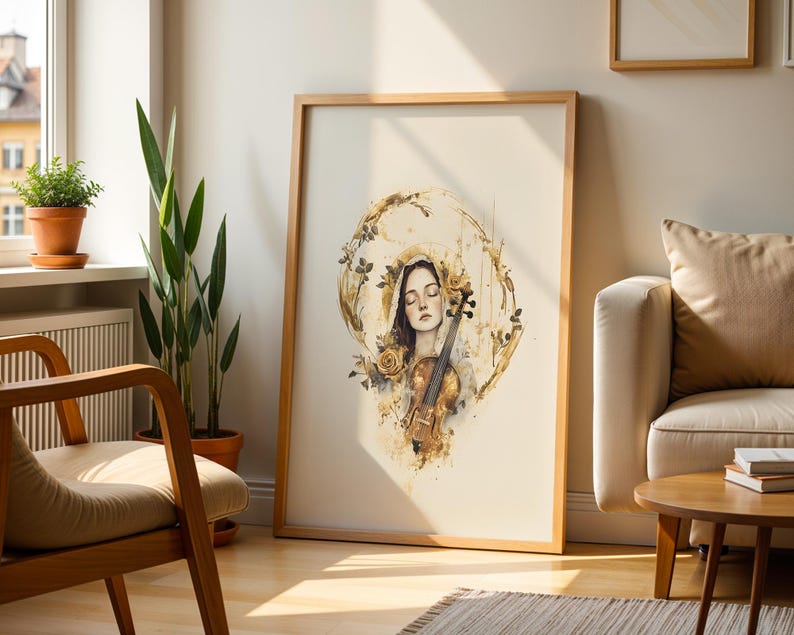 K&ouml;nnte beinhalten: Ein gerahmter Kunstdruck mit einer Aquarellillustration einer Person mit geschlossenen Augen, die eine Geige h&auml;lt, umgeben von goldenen Blumenakzenten und abstrakten kreisf&ouml;rmigen Pinselstrichen in Gold-, Braun- und Cremet&ouml;nen.