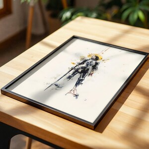 Peut inclure: Une impression d'art encadr&eacute;e repr&eacute;sentant une illustration de style aquarelle d'un chevalier en armure compl&egrave;te tenant une &eacute;p&eacute;e. Le chevalier est repr&eacute;sent&eacute; dans des tons de noir et de gris avec un effet de halo dor&eacute; derri&egrave;re la t&ecirc;te.