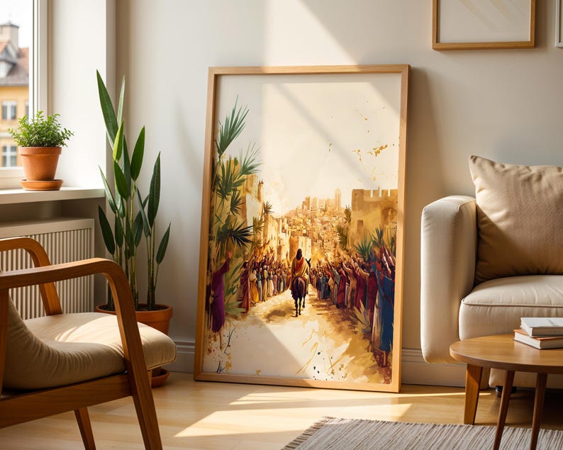 Peut inclure: Une impression d'art encadr&eacute;e repr&eacute;sentant une sc&egrave;ne historique avec une silhouette montant un &acirc;ne &agrave; travers une foule vers une porte de ville. L'&oelig;uvre pr&eacute;sente des tons chauds et att&eacute;nu&eacute;s, des palmes et un fond clair avec des &eacute;claboussures.