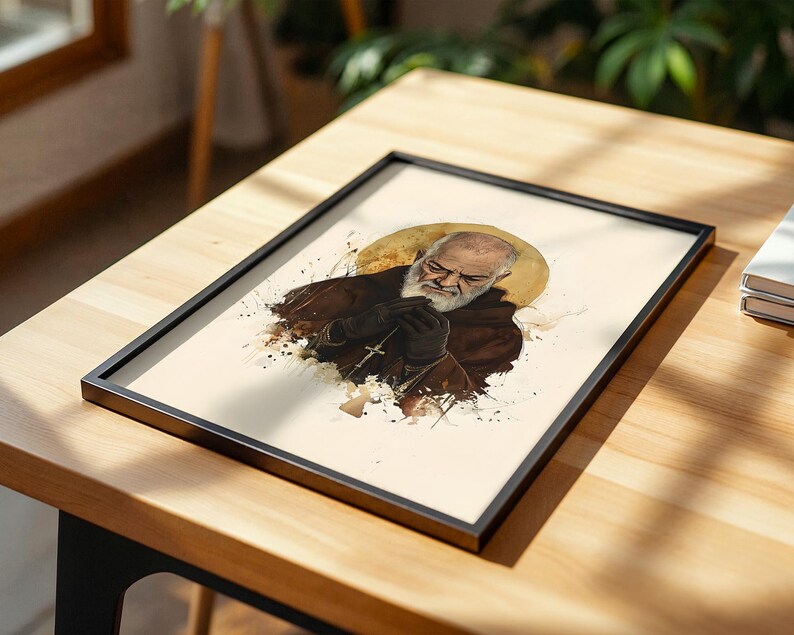 Puede incluir: Una l&aacute;mina enmarcada con una ilustraci&oacute;n estilo acuarela de un hombre barbudo con halo, que viste una t&uacute;nica marr&oacute;n con capucha y sostiene una peque&ntilde;a cruz. La obra utiliza tonos marrones, crema y dorados en un marco negro fino.