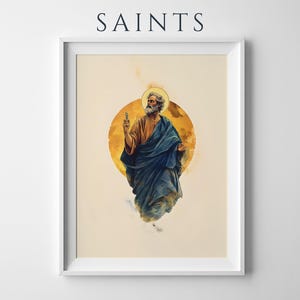 Może przedstawiać: Oprawiony wydruk artystyczny z napisem SAINTS przedstawiający brodatą postać w niebieskiej szacie i pomarańczowej tunice, stojącą przed dużym złotym kolistym nimbem. Postać trzyma w jednej dłoni mały przedmiot na jasnokremowym tle.
