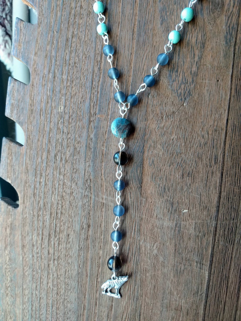 Wolf Spirit Rosary with Howling Wolf Pendant, Dark Blue Sea Glass-Style & Aqua Wood Beads, Blue Sky Jasper Connect, and Smoky Quartz Accents Bild 6