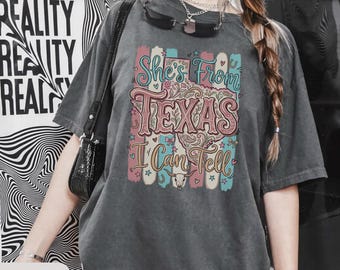 Chemise Comfort Colors® She's From Texas I Can Tell, T-shirt graphique western, Cadeau cow-girl, Chemise Texas Girl, T-shirt musique country, Boho western