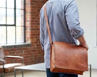 Bolso bandolera de cuero hecho a mano, apto para portátiles de 15" - Bolso marrón envejecido para la oficina y los viajes.