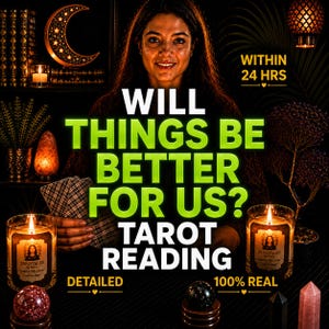 Op de afbeelding: Een advertentie voor een tarot-lezing met een persoon die een kaartspel vasthoudt. De tekst luidt: WILL THINGS BE BETTER FOR US? TAROT READING, WITHIN 24 HRS, DETAILED, 100% REAL. Twee brandende kaarsen met labels, een maanlamp en kristallen.