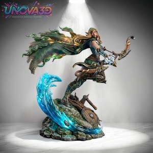 Peut inclure: Une figurine fantastique détaillée d'un archer elfe en armure verte et dorée avec une cape flottante, tenant un arc. Le personnage se tient sur une base rocheuse avec un effet d'eau bleu translucide, un bouclier en bois et une hache.