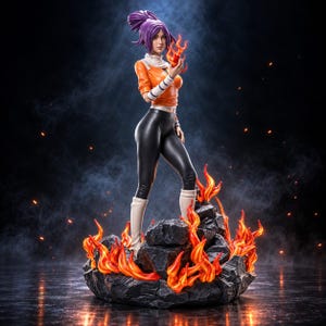 Puede incluir: Una figura coleccionable de un personaje con cabello morado en coleta, vistiendo una blusa naranja, leggings negros y botas blancas. La figura se alza sobre una base de rocas grises rodeada de llamas translúcidas de color naranja y amarillo.