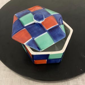 Vaso esagonale giapponese con coperchio