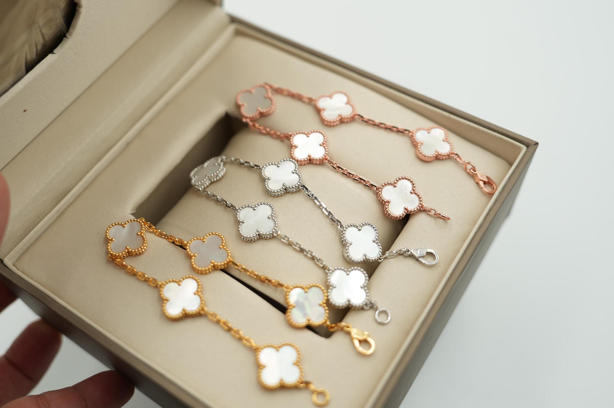 Vca rose gold alhambra bracelet van cleef - Etsy 日本