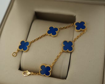 Blauwe agaat klaverarmband met 5 motiefjes 925 zilver 18k verguld