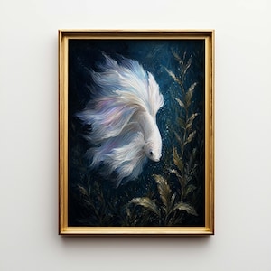 Peut inclure: Peinture encadrée d'un poisson Betta blanc aux nageoires fluides, sur fond bleu foncé avec des plantes aquatiques. Le poisson présente de subtiles nuances roses et violettes. Le cadre est doré.