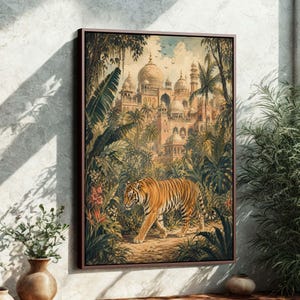 Könnte beinhalten: Gerahmter Kunstdruck, der einen Tiger zeigt, der durch einen üppigen Dschungel auf einen großen Palast zugeht. Das Kunstwerk weist eine warme Farbpalette mit Orangetönen, Grün und Braun auf. Der Palast hat mehrere Kuppeln und Türme.